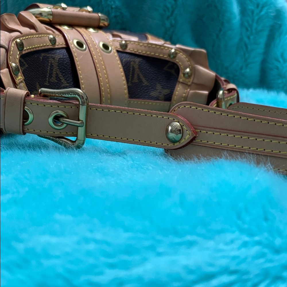 LOUIS VUITTON MONOGRAM LIMITED EDITION Leonor ruffle bag Excellent condition - Picture 9 of 15